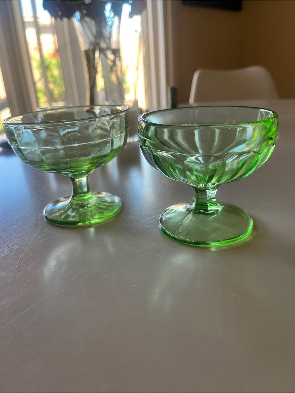 Two uranium glasses - Picture 4 of 4